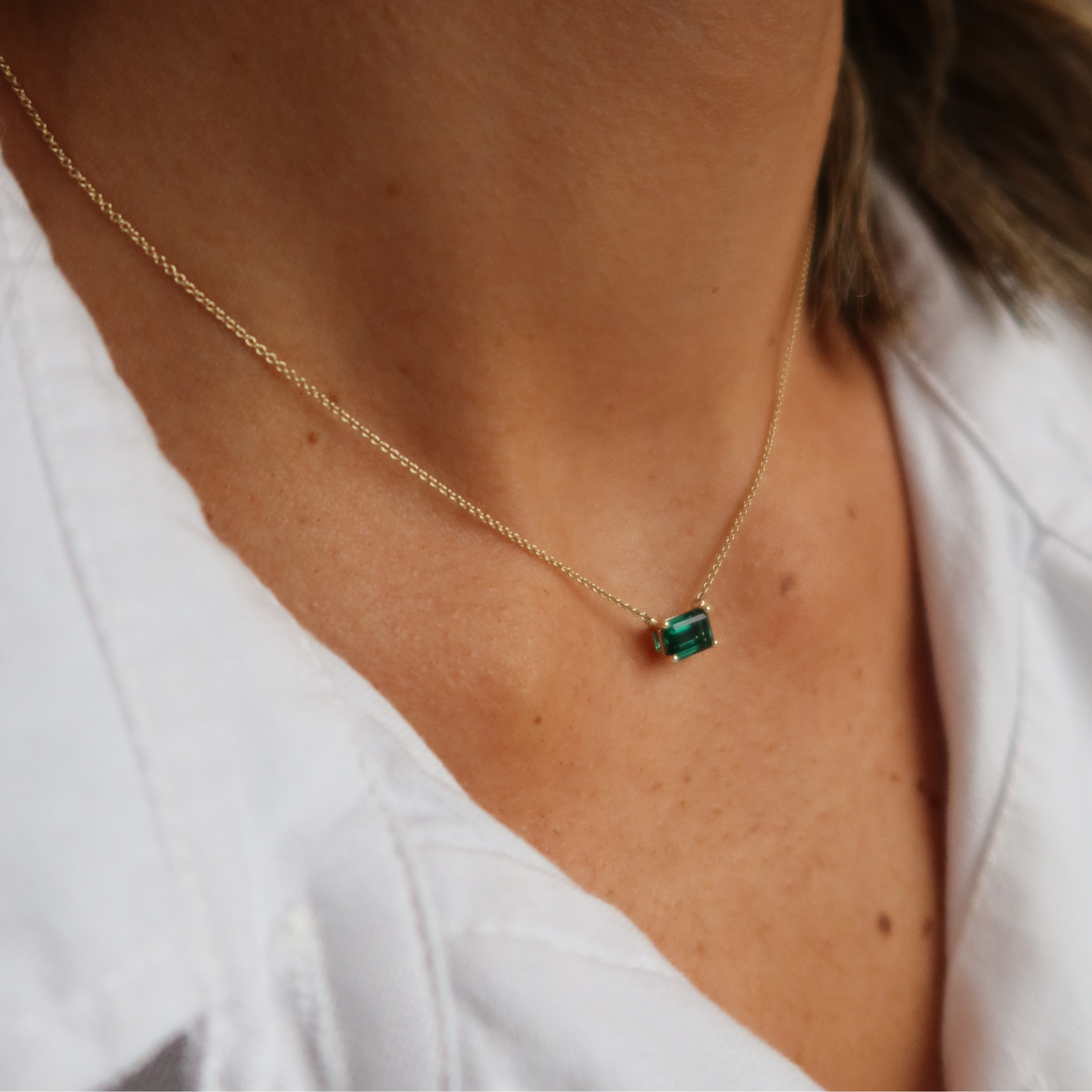 lab emerald necklace in 10 karat yellow gold 