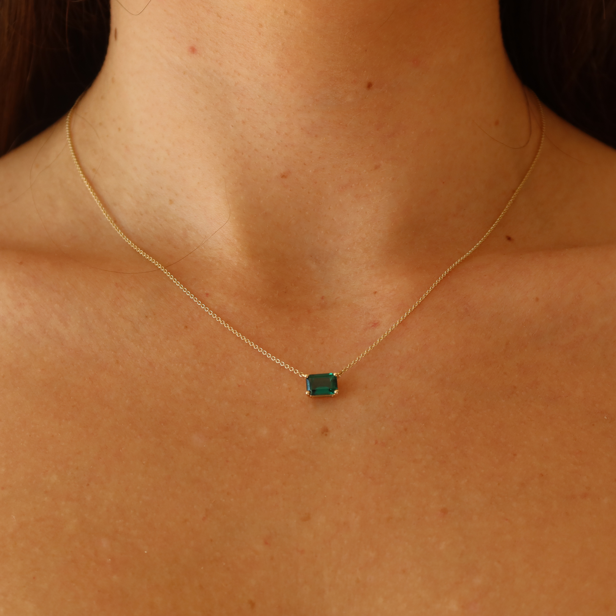 lab emerald necklace in 10 karat yellow gold 